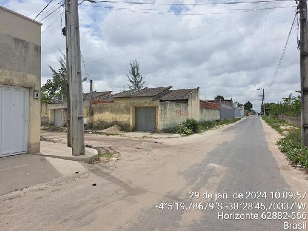 Vende-se em Horizonte-CE  Casa, 95.47 de área privativa, 720.00 de área do terreno,  2_qto(s), a.serv, WC, 1_sala(s), cozinha.
