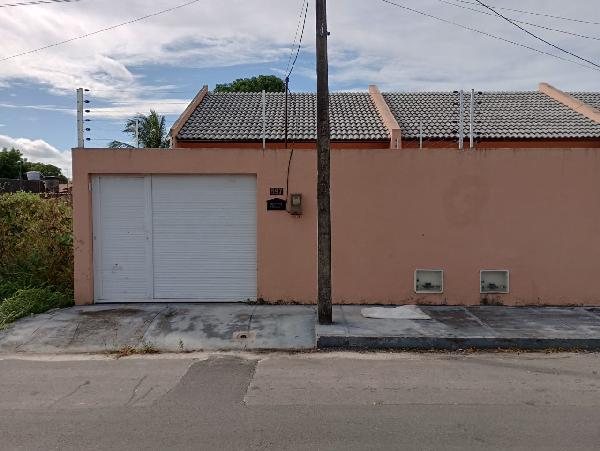 Vende-se em Horizonte-CE  Casa, 89.38 de área total, 89.38 de área privativa, 180.00 de área do terreno,  3_qto(s), a.serv, WC, 1_sala(s), cozinha, 2_vaga(s) de garagem.
