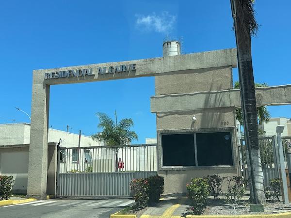 Vende-se em Paulista-PE  apto, 51.24 de área total, 44.03 de área privativa,  2_qto(s), varanda, a.serv, WC, 1_sala(s), cozinha, 1_vaga(s) de garagem.