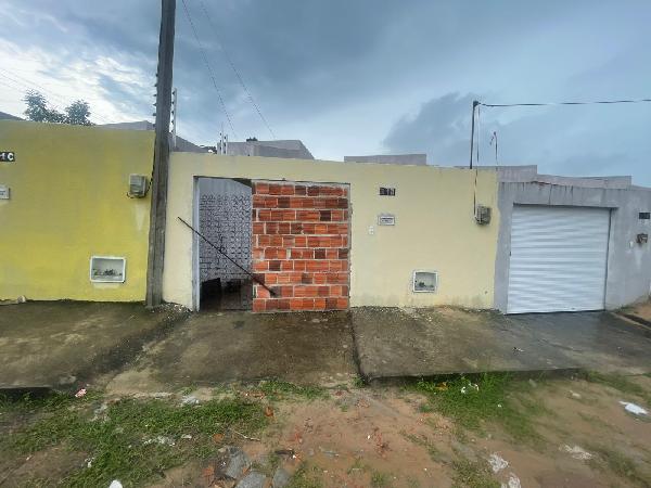 Vende-se em Horizonte-CE  Casa, 468.95 de área total, 66.15 de área privativa, 402.80 de área do terreno,  2_qto(s), varanda, a.serv, WC, 1_sala(s), cozinha, Terraco, 1_vaga(s) de garagem.