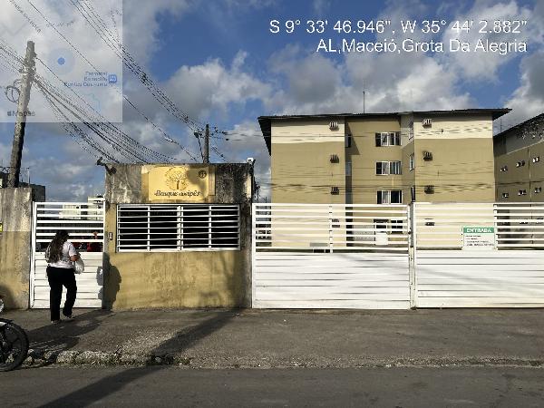 Vende-se em Maceio-AL  apto, 42.42 de área total, 42.42 de área privativa,  2_qto(s), WC, 1_sala(s), cozinha, 1_vaga(s) de garagem.