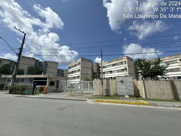Vende-se em Sao Lourenco Da Mata-PE  apto, 81.52 de área total, 45.35 de área privativa,  2_qto(s), a.serv, WC, 1_sala(s), cozinha, 1_vaga(s) de garagem.