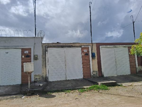 Vende-se em Pacatuba-CE  Casa, 60.25 de área total, 60.25 de área privativa, 312.00 de área do terreno.