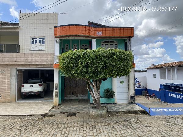 Vende-se em Paripiranga-BA  apto, 100.80 de área privativa,  2_qto(s), varanda, a.serv, WC, 1_sala(s), cozinha.