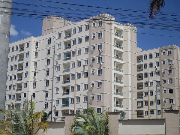 Vende-se em Lauro De Freitas-BA  apto, 85.97 de área total, 42.29 de área privativa,  2_qto(s), a.serv, WC, 1_sala(s), cozinha, 2_vaga(s) de garagem.