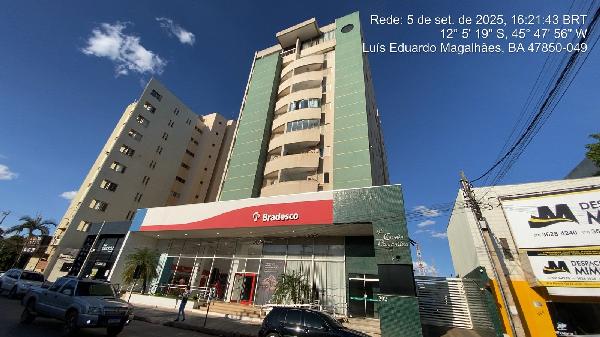 Vende-se em Luis Eduardo Magalhaes-BA  apto, 320.54 de área total, 233.25 de área privativa,  4_qto(s), WC, WC Emp, 2_sala(s), 1 lavabo(s), DCE, cozinha, Terraco, 3_vaga(s) de garagem.