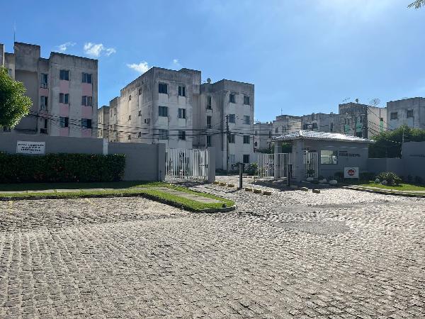 Vende-se em Feira De Santana-BA  apto, 67.56 de área total, 43.62 de área privativa,  2_qto(s), a.serv, WC, 1_sala(s), cozinha.