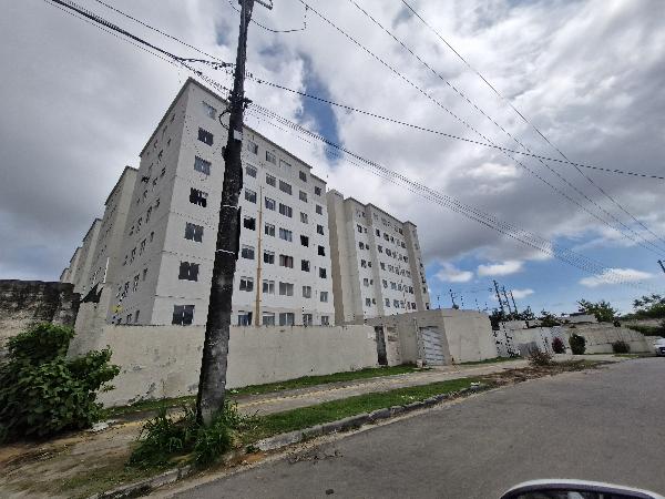 Vende-se em Salvador-BA  apto, 66.77 de área total, 41.88 de área privativa,  2_qto(s), a.serv, WC, 1_sala(s), cozinha.