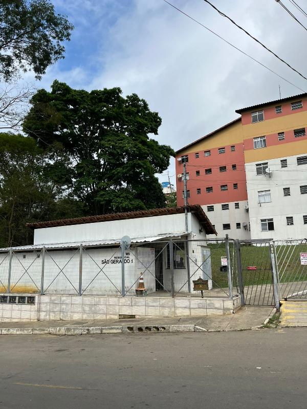 Vende-se em Juiz De Fora-MG  apto, 45.30 de área total, 45.30 de área privativa,  2_qto(s), WC, 1_sala(s), cozinha.
