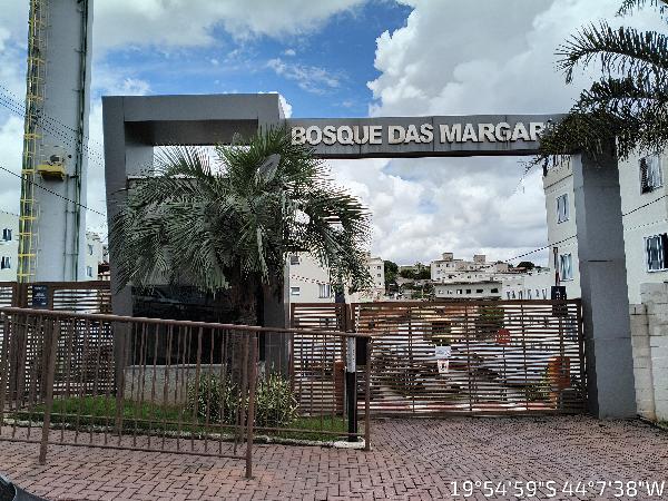 Vende-se em Contagem-MG  apto, 61.58 de área total, 41.85 de área privativa,  2_qto(s), a.serv, WC, 1_sala(s), cozinha, 1_vaga(s) de garagem.