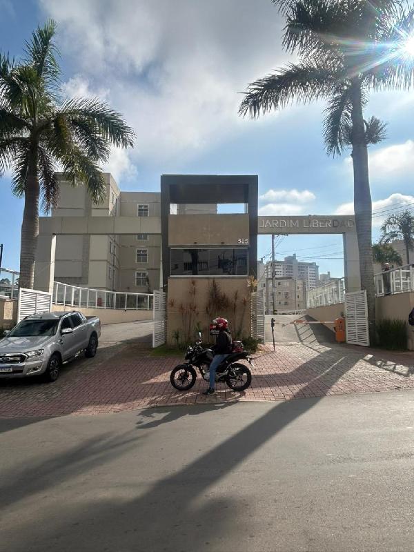 Vende-se em Juiz De Fora-MG  apto, 92.29 de área total, 44.00 de área privativa,  2_qto(s), WC, 1_sala(s), cozinha, 2_vaga(s) de garagem.
