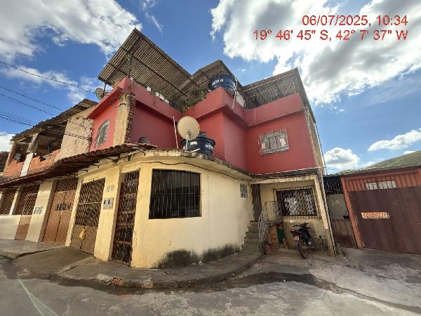 Vende-se em Caratinga-MG  apto, 72.57 de área total, 72.57 de área privativa,  3_qto(s), a.serv, WC, 1_sala(s), cozinha, Terraco.