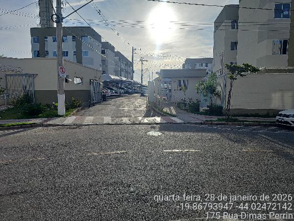 Vende-se em Contagem-MG  apto, 89.88 de área total, 42.41 de área privativa,  2_qto(s), WC, 1_sala(s), cozinha, 1_vaga(s) de garagem.