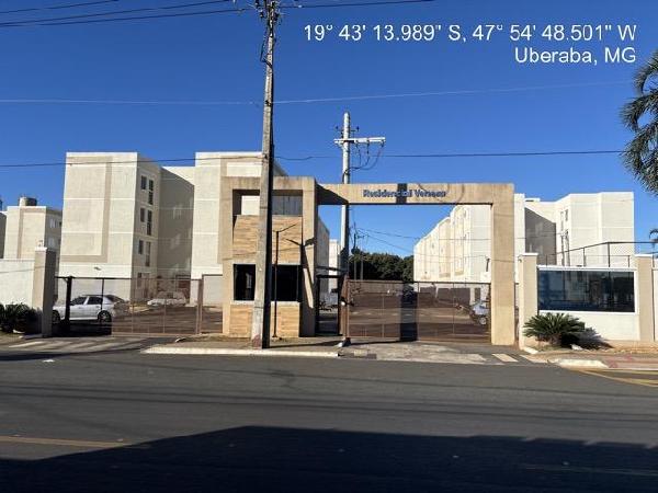 Vende-se em Uberaba-MG  apto, 78.07 de área total, 39.30 de área privativa,  2_qto(s), a.serv, WC, 1_sala(s), 1_vaga(s) de garagem.