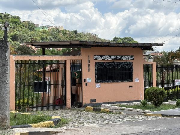 Vende-se em Juiz De Fora-MG  apto, 38.29 de área total, 38.29 de área privativa,  2_qto(s), WC, 1_sala(s), cozinha, 1_vaga(s) de garagem.