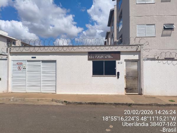 Vende-se em Uberlandia-MG  apto, 91.27 de área total, 75.23 de área privativa,  2_qto(s), a.serv, WC, 1_sala(s), cozinha, 1_vaga(s) de garagem.
