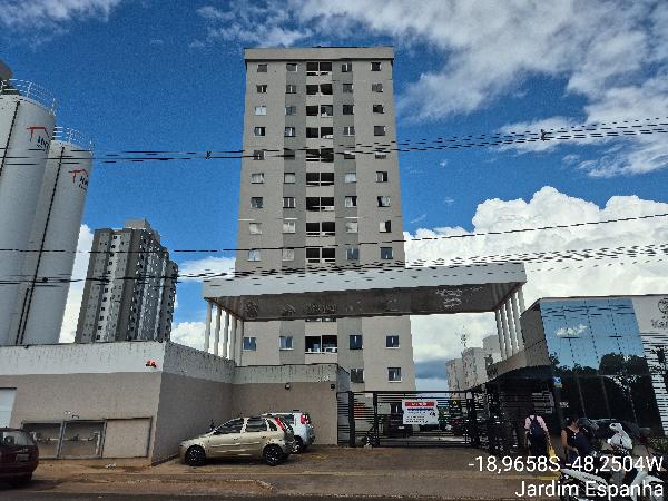 Vende-se em Uberlandia-MG  apto, 89.35 de área total, 50.41 de área privativa,  2_qto(s), WC, 1_sala(s), cozinha.