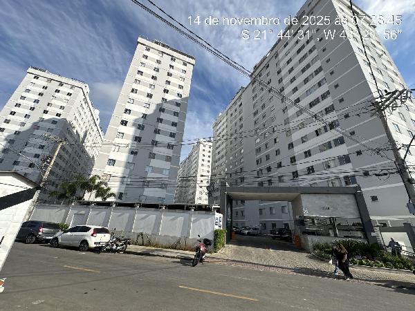 Vende-se em Juiz De Fora-MG  apto, 77.04 de área total, 60.00 de área privativa,  2_qto(s), WC, 1_sala(s), cozinha, 1_vaga(s) de garagem.