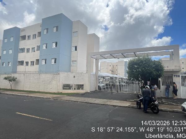 Vende-se em Uberlandia-MG  apto, 62.79 de área total, 45.10 de área privativa,  2_qto(s), a.serv, WC, 1_sala(s), cozinha, 1_vaga(s) de garagem.