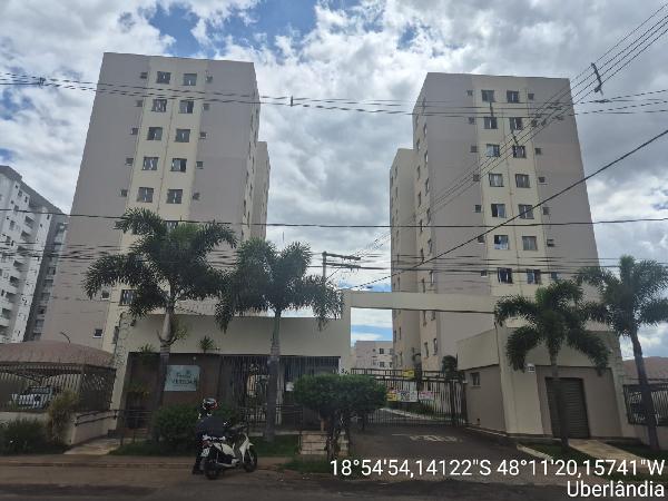 Vende-se em Uberlandia-MG  apto, 81.60 de área total, 44.75 de área privativa,  2_qto(s), 1_sala(s), cozinha, 1_vaga(s) de garagem.