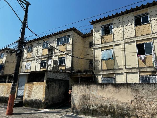 Vende-se em Belford Roxo-RJ  apto, 60.00 de área privativa,  2_qto(s), a.serv, WC, 1_sala(s), cozinha.