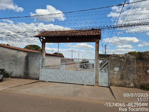 Vende-se em Aguas Lindas De Goias-GO  Casa, 69.79 de área total, 69.79 de área privativa, 200.00 de área do terreno,  2_qto(s), varanda, a.serv, WC, 1_sala(s), cozinha.