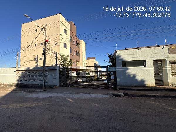 Vende-se em Aguas Lindas De Goias-GO  apto, 74.67 de área total, 67.42 de área privativa,  2_qto(s), varanda, a.serv, WC, 1_sala(s), cozinha, 1_vaga(s) de garagem.