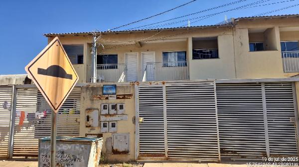 Vende-se em Aguas Lindas De Goias-GO  apto, 58.66 de área total, 58.66 de área privativa,  2_qto(s), a.serv, WC, 1_sala(s), cozinha.