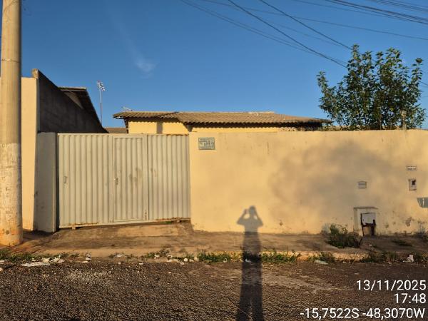 Vende-se em Aguas Lindas De Goias-GO  Casa, 69.90 de área total, 69.90 de área privativa, 200.00 de área do terreno,  2_qto(s), a.serv, WC, 1_sala(s), cozinha.