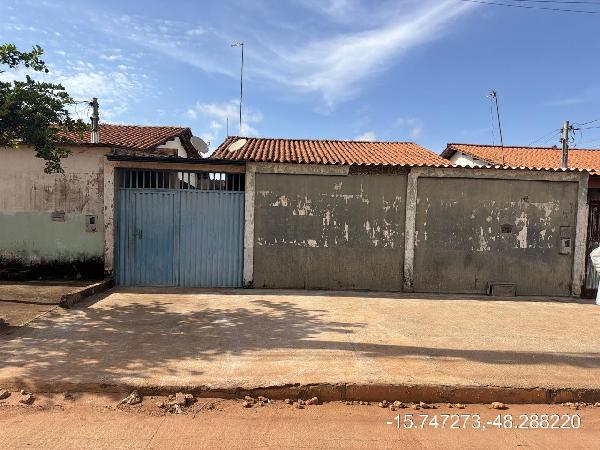 Vende-se em Aguas Lindas De Goias-GO  Casa, 73.80 de área total, 73.80 de área privativa, 200.00 de área do terreno,  3_qto(s), a.serv, WC, 1_sala(s), cozinha.