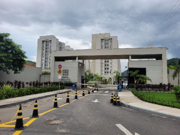 Vende-se em Duque De Caxias-RJ  apto, 107.54 de área total, 47.67 de área privativa,  2_qto(s), WC, 1_sala(s), cozinha.