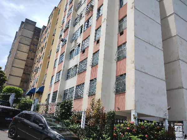 Vende-se em Niteroi-RJ  apto, 43.00 de área privativa,  2_qto(s), a.serv, WC, 1_sala(s), cozinha.