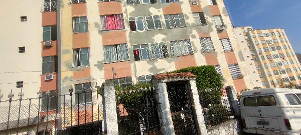 Vende-se em Niteroi-RJ  apto, 46.00 de área total, 20.85 de área privativa,  2_qto(s), a.serv, WC, 1_sala(s), cozinha.