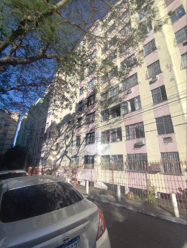Vende-se em Niteroi-RJ  apto, 48.00 de área total, 48.00 de área privativa,  2_qto(s), WC, 1_sala(s), cozinha.