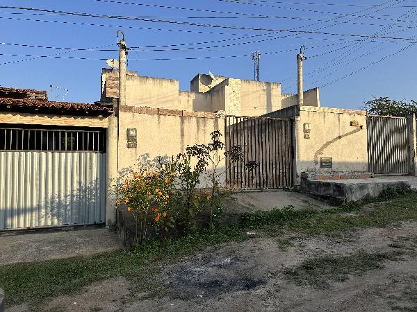 Vende-se em Feira De Santana-BA  Casa, 53.03 de área privativa, 100.00 de área do terreno,  2_qto(s), varanda, WC, 1_sala(s), cozinha, 1_vaga(s) de garagem.