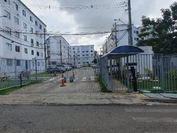 Vende-se em Camacari-BA  apto, 98.06 de área total, 40.53 de área privativa,  2_qto(s), a.serv, WC, 1_sala(s), cozinha.