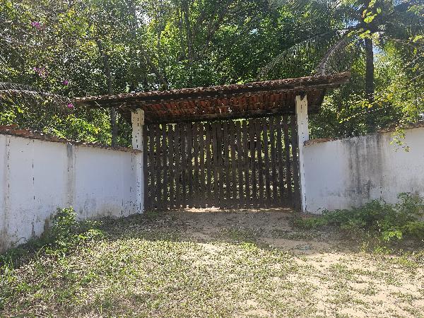 Vende-se em Camacari-BA  Casa, 111.00 de área privativa, 5492.60 de área do terreno,  3_qto(s), varanda, a.serv, WC, 1_sala(s), cozinha, 1_vaga(s) de garagem.