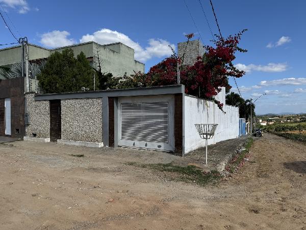 Vende-se em Euclides Da Cunha-BA  Casa, 103.00 de área privativa, 250.00 de área do terreno,  3_qto(s), WC, 1_sala(s), cozinha, 2_vaga(s) de garagem.