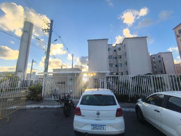 Vende-se em Camacari-BA  apto, 76.78 de área total, 39.03 de área privativa,  2_qto(s), a.serv, WC, 1_sala(s), cozinha.
