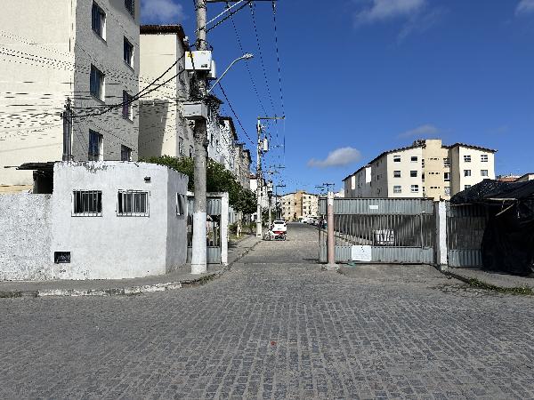 Vende-se em Feira De Santana-BA  apto, 40.12 de área privativa, 41.85 de área do terreno,  2_qto(s), WC, 1_sala(s), cozinha, 1_vaga(s) de garagem.
