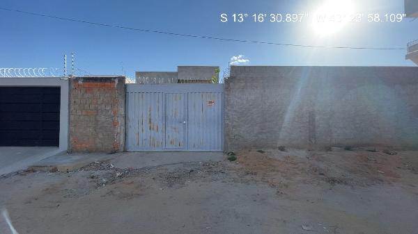 Vende-se em Bom Jesus Da Lapa-BA  Casa, 86.35 de área total, 86.35 de área privativa, 164.37 de área do terreno,  2_qto(s), a.serv, WC, 1_sala(s), cozinha, 1_vaga(s) de garagem.