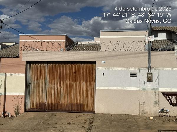 Vende-se em Caldas Novas-GO  Casa, 80.00 de área total, 80.00 de área privativa, 180.00 de área do terreno,  2_qto(s), a.serv, WC, 1_sala(s), cozinha, 1_vaga(s) de garagem.