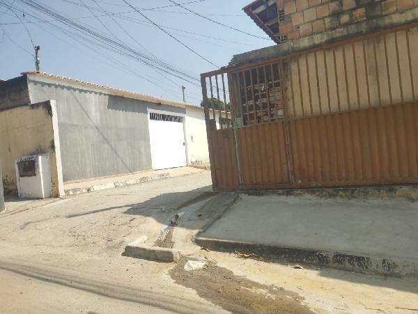 Vende-se em Cidade Ocidental-GO  Casa, 69.57 de área privativa, 120.24 de área do terreno,  2_qto(s), a.serv, WC, 1_sala(s), cozinha, 2_vaga(s) de garagem.