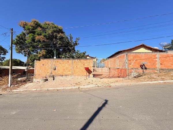 Vende-se em Campos Belos-GO  Casa, 68.43 de área total, 68.43 de área privativa, 354.00 de área do terreno,  2_qto(s), a.serv, WC, 1_sala(s), cozinha, 1_vaga(s) de garagem.