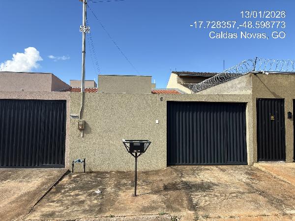 Vende-se em Caldas Novas-GO  Casa, 87.00 de área total, 87.00 de área privativa, 180.00 de área do terreno,  2_qto(s), a.serv, WC, 1_sala(s), cozinha, 2_vaga(s) de garagem.