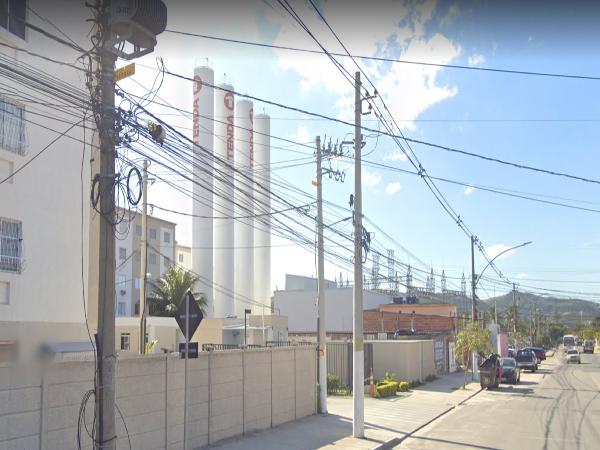 Vende-se em Rio De Janeiro-RJ  apto, 41.00 de área privativa,  2_qto(s), a.serv, WC, 1_sala(s), cozinha, 1_vaga(s) de garagem.