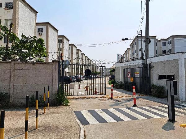 Vende-se em Rio De Janeiro-RJ  apto, 40.00 de área privativa,  2_qto(s), WC, 1_sala(s), cozinha.