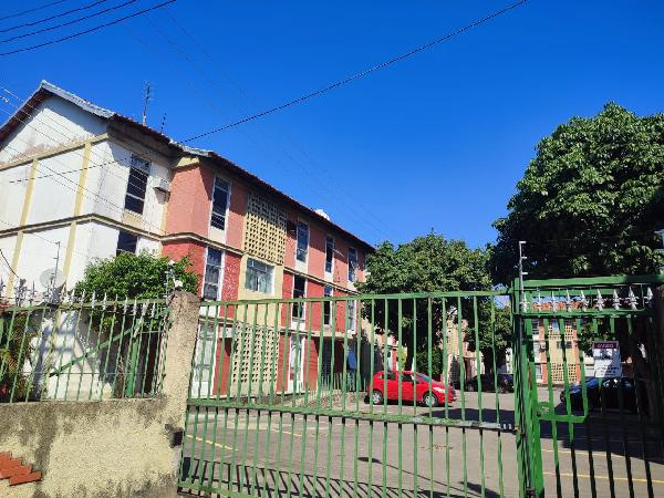 Vende-se em Rio De Janeiro-RJ  apto, 50.00 de área privativa,  2_qto(s), WC, 1_sala(s), cozinha.