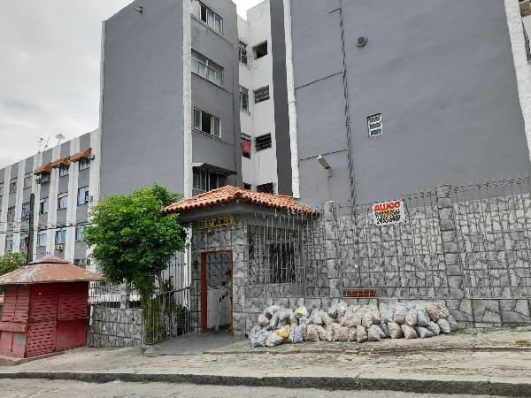 Vende-se em Rio De Janeiro-RJ  apto, 32.00 de área privativa,  2_qto(s), WC, 1_sala(s), cozinha.
