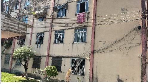 Vende-se em Rio De Janeiro-RJ  apto, 52.00 de área privativa,  2_qto(s), a.serv, WC, 1_sala(s), cozinha.
